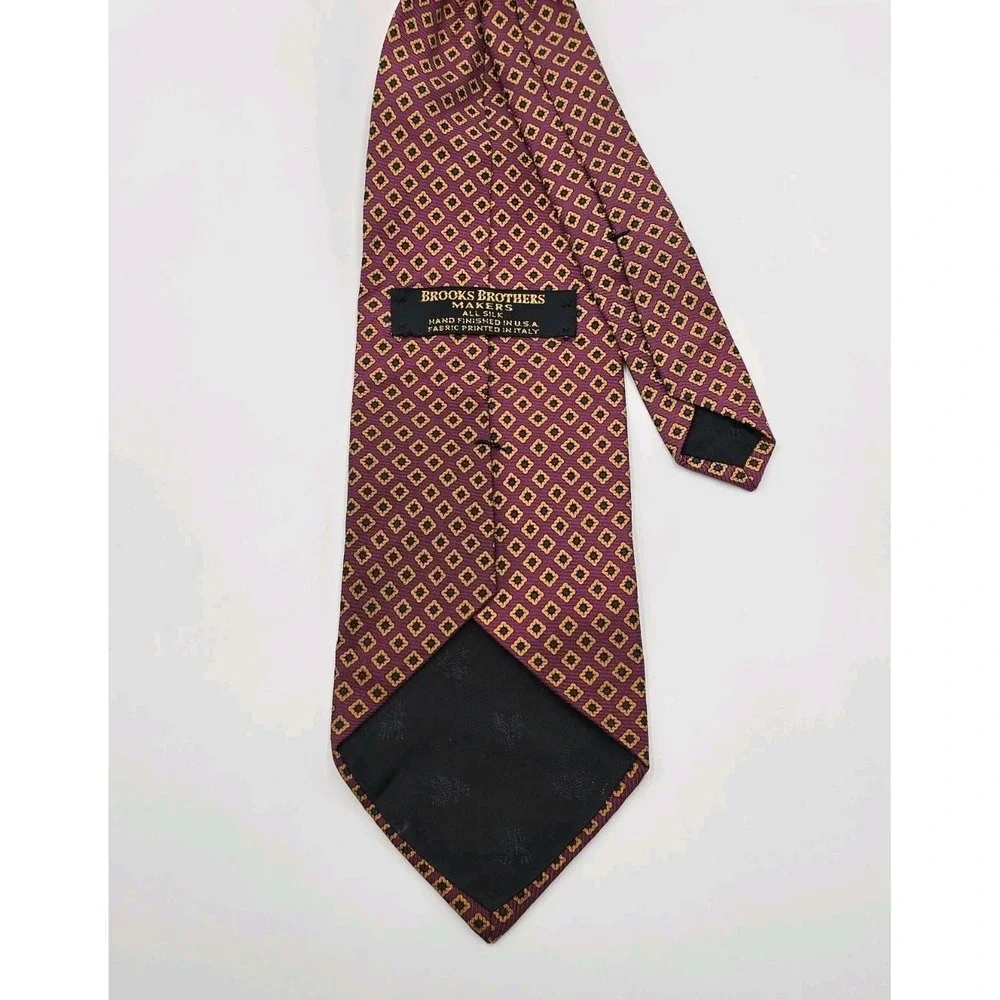 Brooks Brothers Makers 100% Silk Tie Purple Maroon Gold Diamond Necktie‎